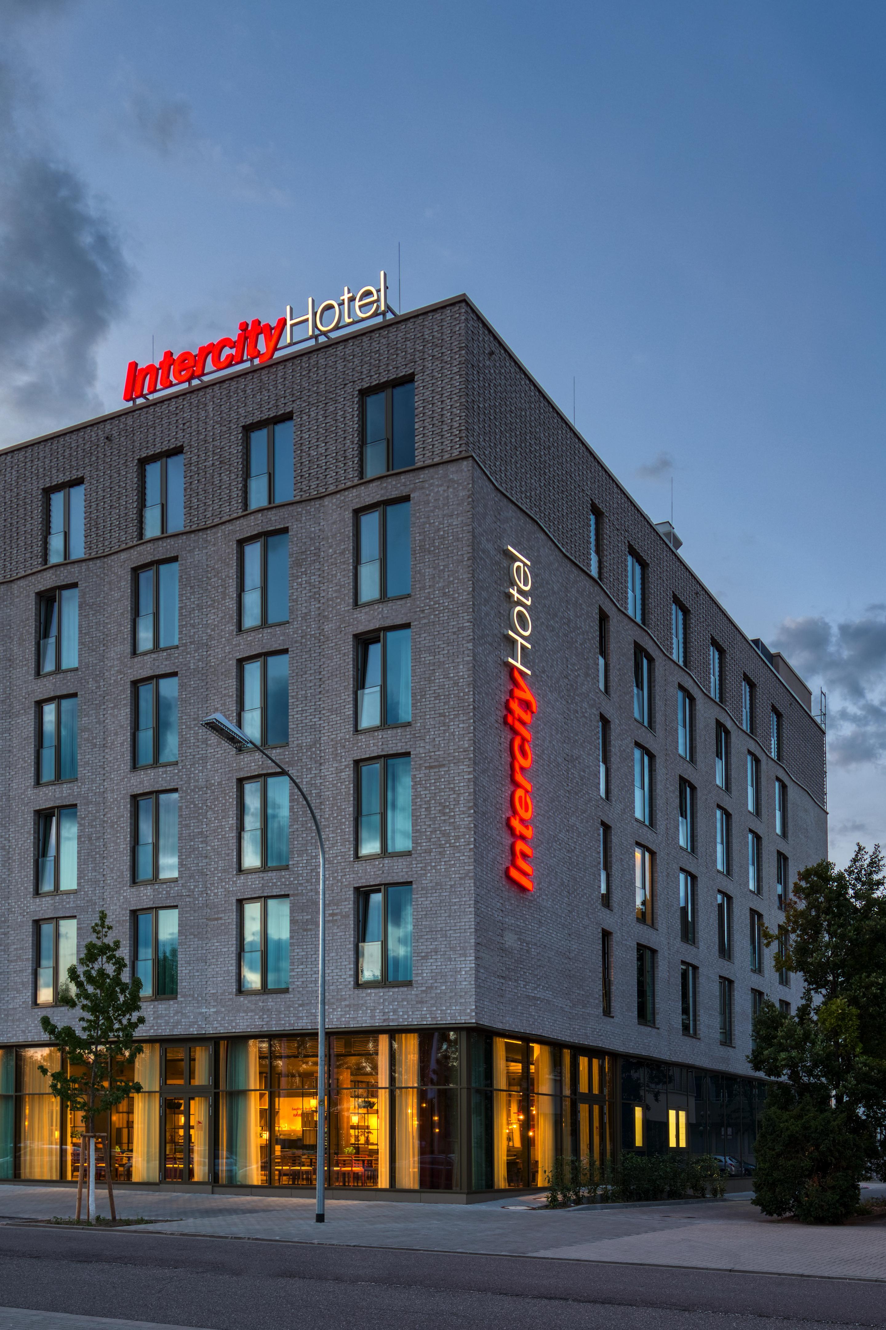 Intercityhotel Саарбрюкен Екстериор снимка