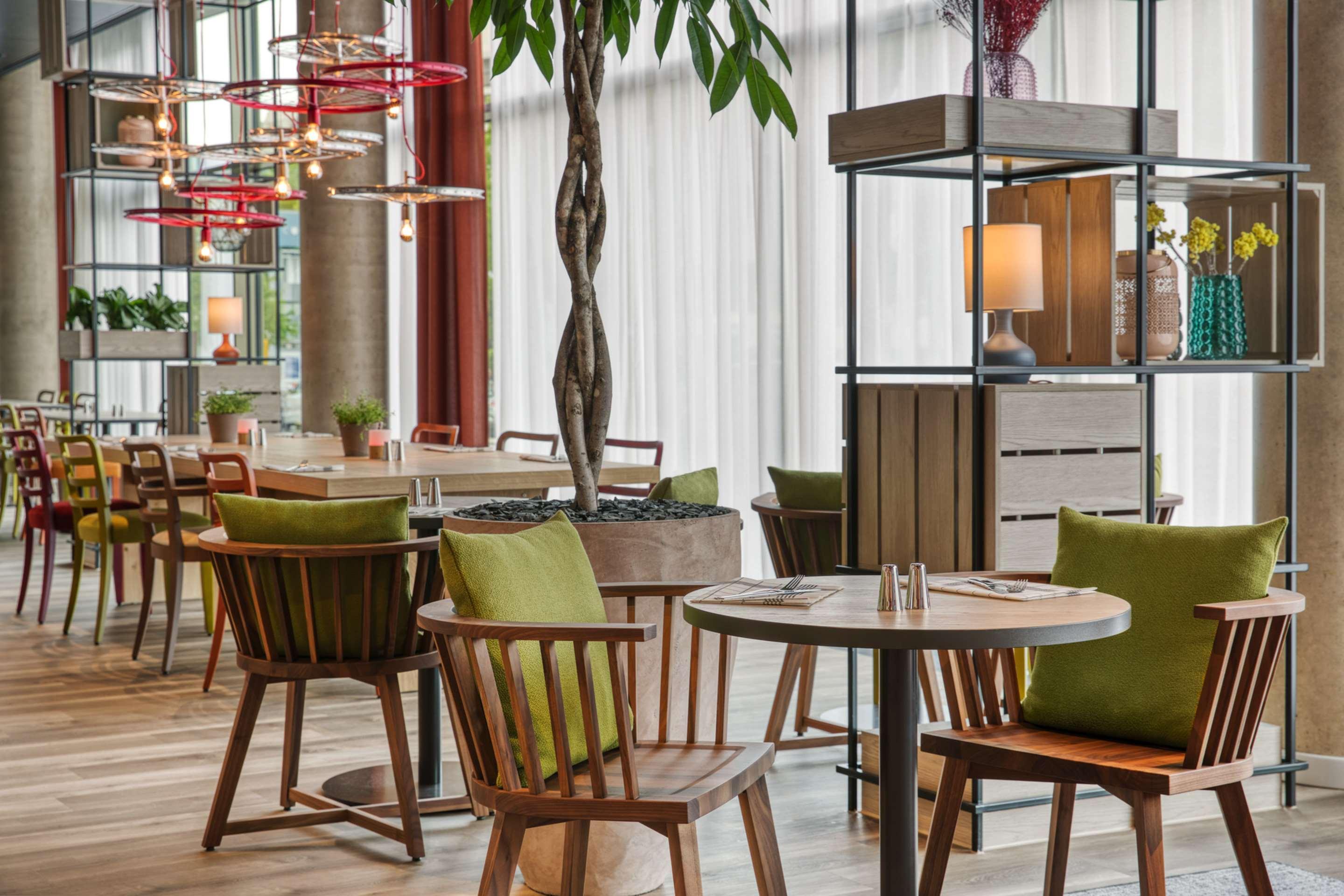 Intercityhotel Саарбрюкен Екстериор снимка
